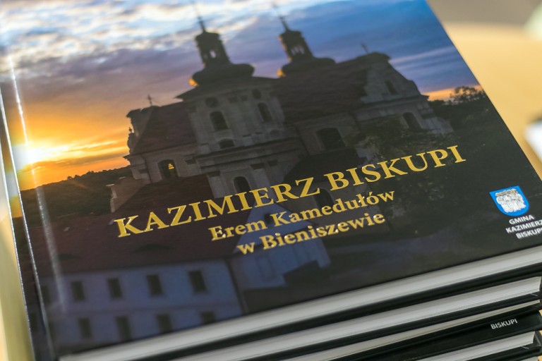 Kazimierz Biskupi. Opowiedzieli w książce historię Eremu Pięciu Braci Męczenników