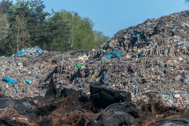 Firma składująca odpady przy ul. Marantowskiej zarejestrowana jest… w mieszkaniu