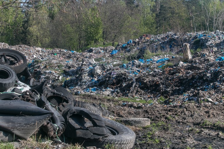 Firma składująca odpady przy ul. Marantowskiej zarejestrowana jest… w mieszkaniu