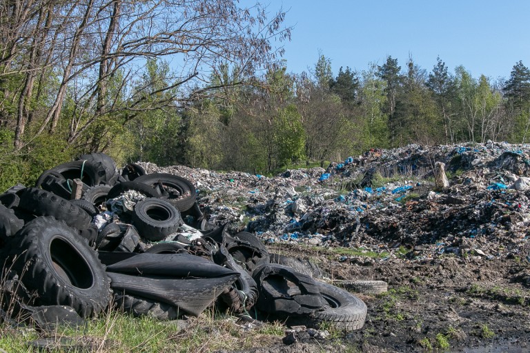 Firma składująca odpady przy ul. Marantowskiej zarejestrowana jest… w mieszkaniu