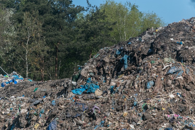 Firma składująca odpady przy ul. Marantowskiej zarejestrowana jest… w mieszkaniu