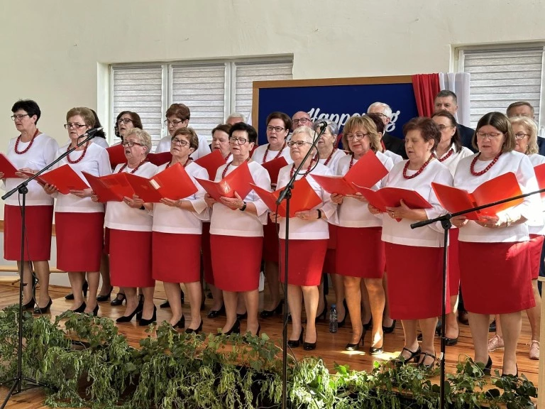 Patriotycznie w Sławsku. Przemaszerowali z gigantyczną biało-czerwoną