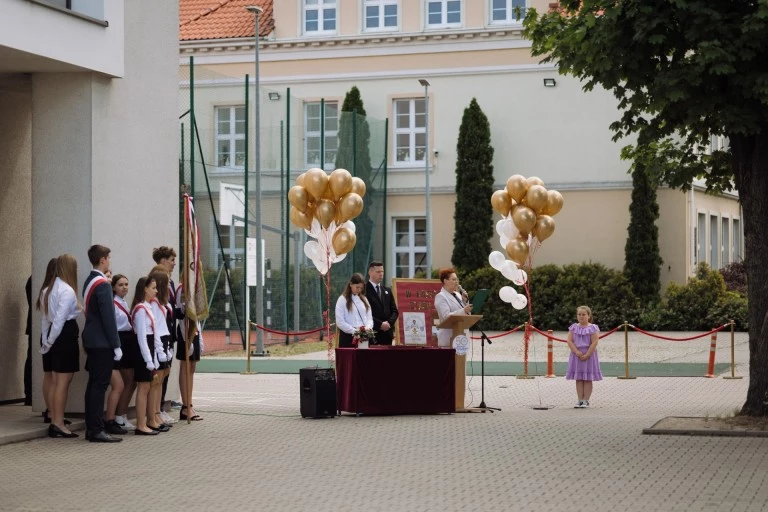 Złoty jubileusz nadania imienia i sztandaru golińskiej podstawówce