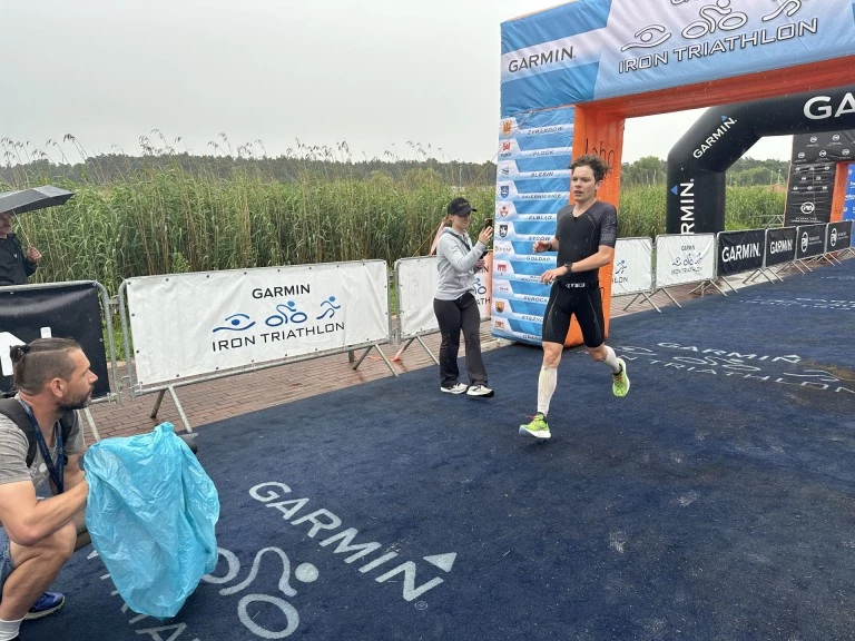 Sportowe zmagania w Ślesinie. Deszcz nie zatrzymał Garmin Iron Triathlon