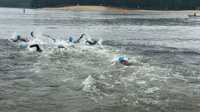 Sportowe zmagania w Ślesinie. Deszcz nie zatrzymał Garmin Iron Triathlon