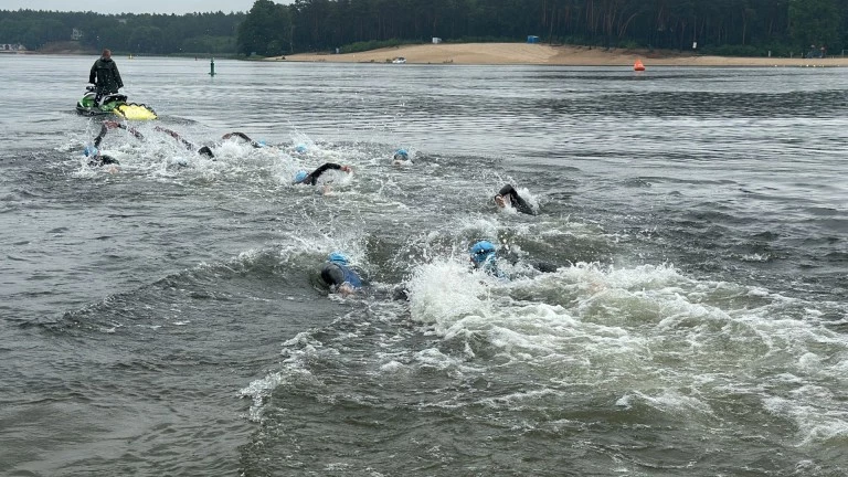 Sportowe zmagania w Ślesinie. Deszcz nie zatrzymał Garmin Iron Triathlon