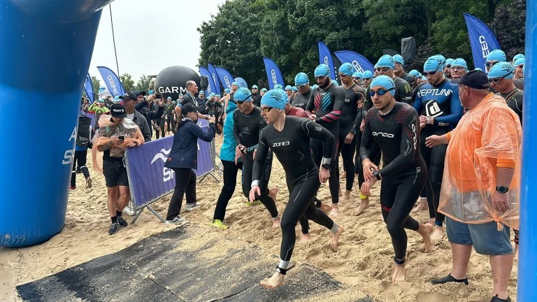 Sportowe zmagania w Ślesinie. Deszcz nie zatrzymał Garmin Iron Triathlon