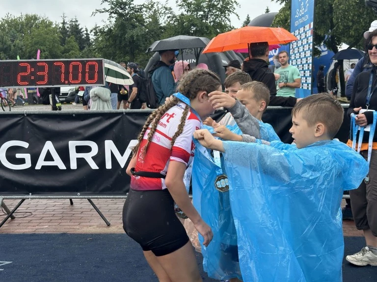 Sportowe zmagania w Ślesinie. Deszcz nie zatrzymał Garmin Iron Triathlon