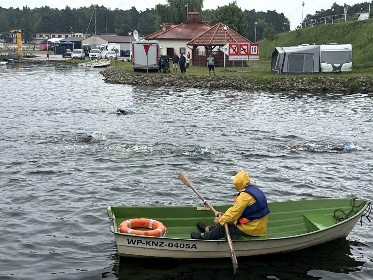 Sportowe zmagania w Ślesinie. Deszcz nie zatrzymał Garmin Iron Triathlon