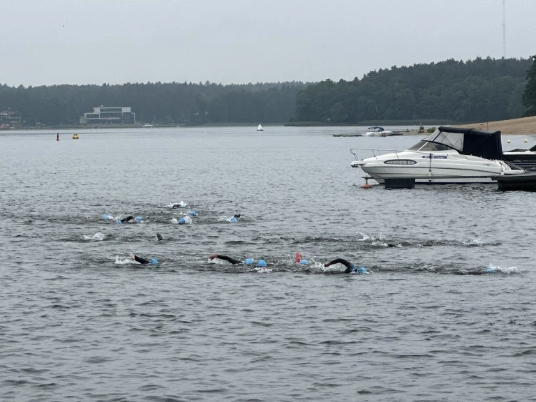 Sportowe zmagania w Ślesinie. Deszcz nie zatrzymał Garmin Iron Triathlon