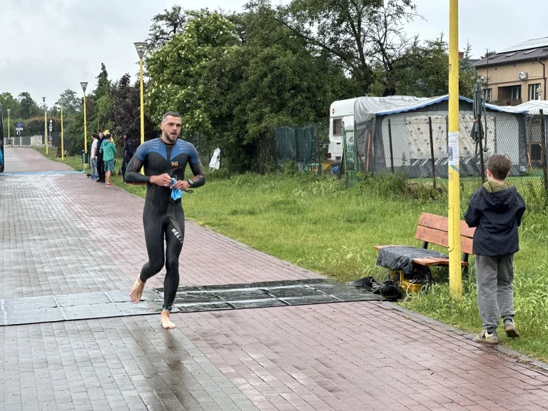 Sportowe zmagania w Ślesinie. Deszcz nie zatrzymał Garmin Iron Triathlon