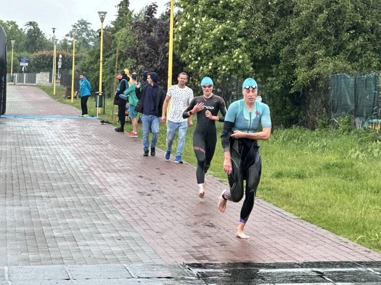 Sportowe zmagania w Ślesinie. Deszcz nie zatrzymał Garmin Iron Triathlon