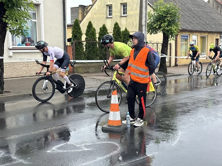 Sportowe zmagania w Ślesinie. Deszcz nie zatrzymał Garmin Iron Triathlon