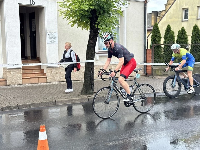 Sportowe zmagania w Ślesinie. Deszcz nie zatrzymał Garmin Iron Triathlon