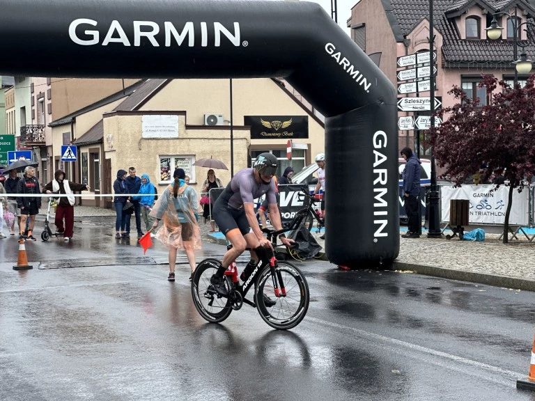 Sportowe zmagania w Ślesinie. Deszcz nie zatrzymał Garmin Iron Triathlon