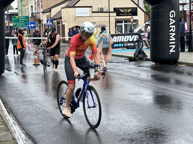 Sportowe zmagania w Ślesinie. Deszcz nie zatrzymał Garmin Iron Triathlon