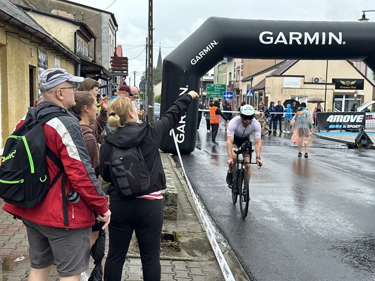 Sportowe zmagania w Ślesinie. Deszcz nie zatrzymał Garmin Iron Triathlon