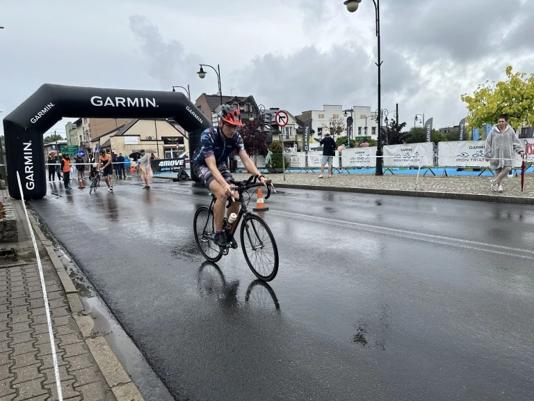 Sportowe zmagania w Ślesinie. Deszcz nie zatrzymał Garmin Iron Triathlon