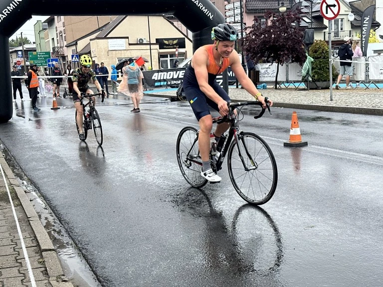 Sportowe zmagania w Ślesinie. Deszcz nie zatrzymał Garmin Iron Triathlon