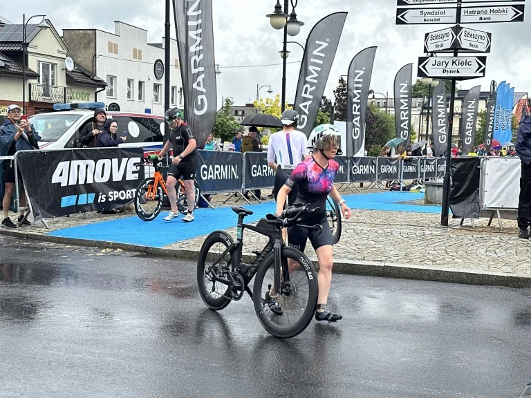 Sportowe zmagania w Ślesinie. Deszcz nie zatrzymał Garmin Iron Triathlon