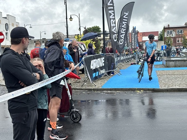 Sportowe zmagania w Ślesinie. Deszcz nie zatrzymał Garmin Iron Triathlon