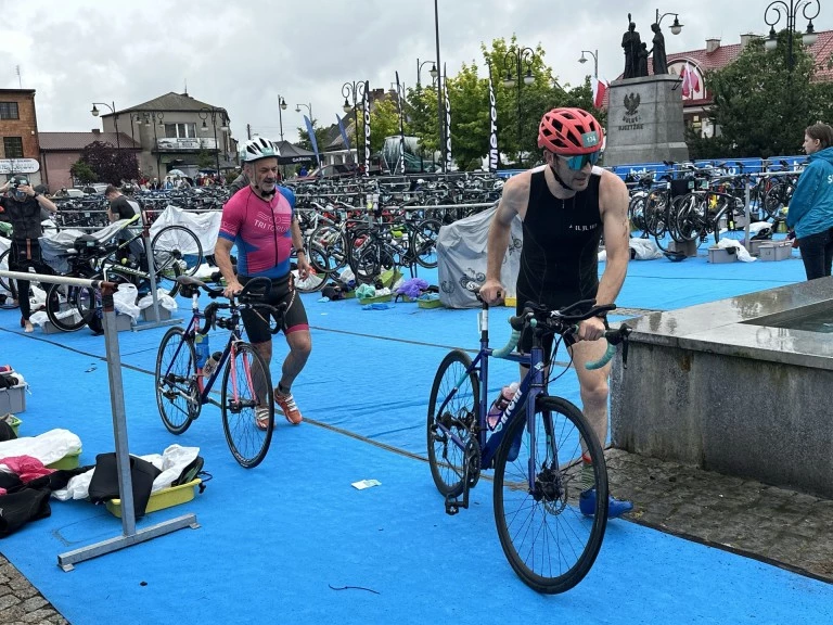 Sportowe zmagania w Ślesinie. Deszcz nie zatrzymał Garmin Iron Triathlon