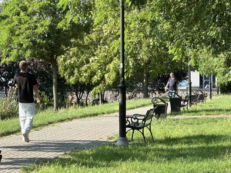 Bezdomni w zielonych zakątkach Konina. Zwiększone patrole policji