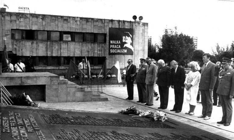 Po pomniku poświęconym funkcjonariuszom MO i SB nie ma już śladu