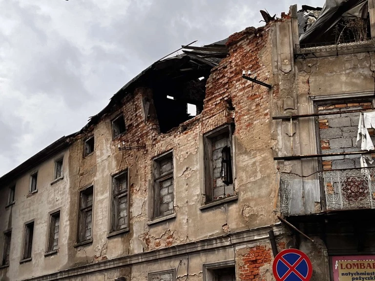 Zagrożenie na Staszica. Kamienica Esse nie wytrzymała ulewy