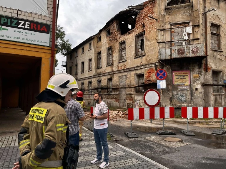 Zagrożenie na Staszica. Kamienica Esse nie wytrzymała ulewy