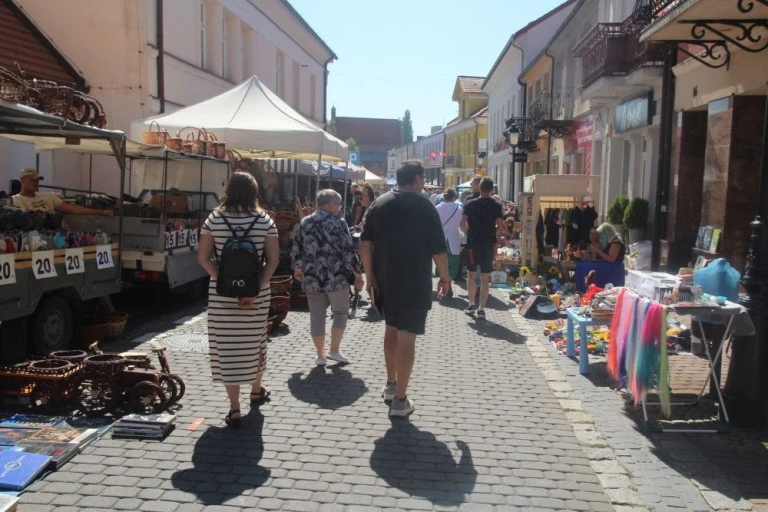 Trwa Jarmark św. Bartłomieja. Tłumy na rynku