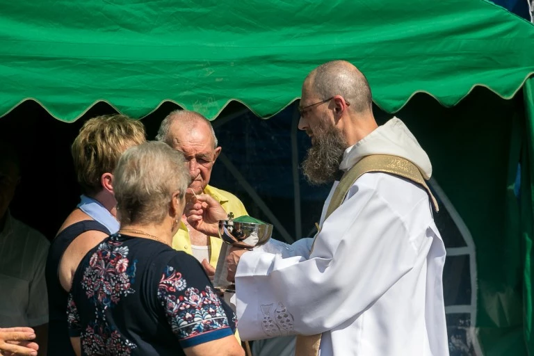 Furta klasztoru otwarta. Tłumy na odpuście u kamedułów w Bieniszewie