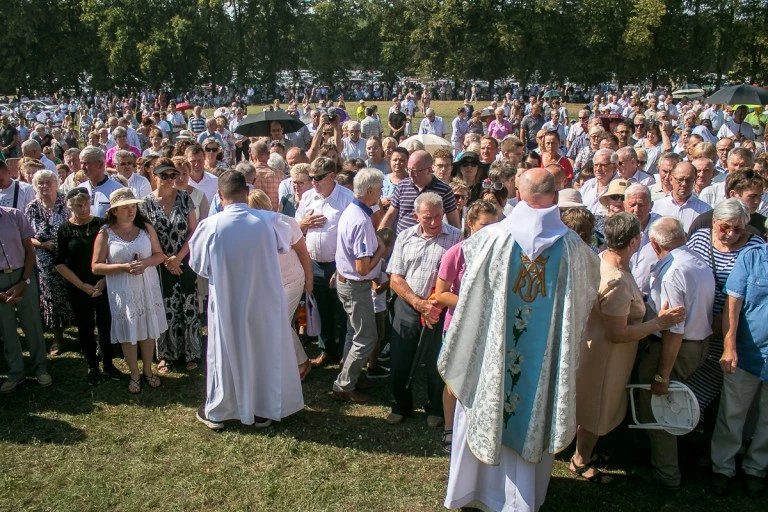 Furta klasztoru otwarta. Tłumy na odpuście u kamedułów w Bieniszewie