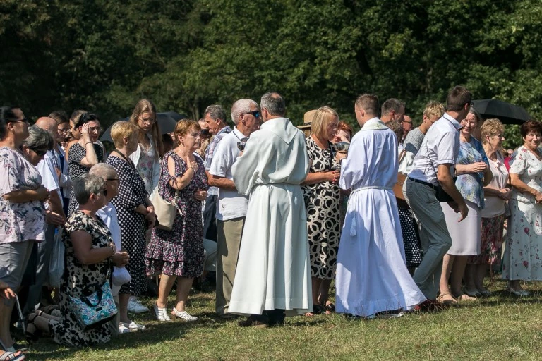 Furta klasztoru otwarta. Tłumy na odpuście u kamedułów w Bieniszewie