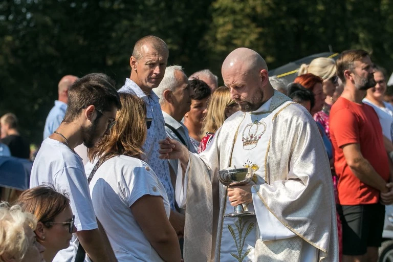 Furta klasztoru otwarta. Tłumy na odpuście u kamedułów w Bieniszewie