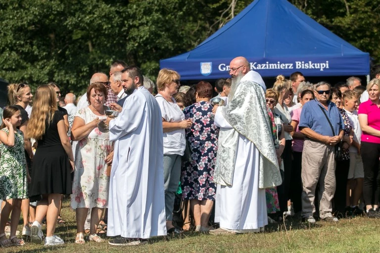 Furta klasztoru otwarta. Tłumy na odpuście u kamedułów w Bieniszewie