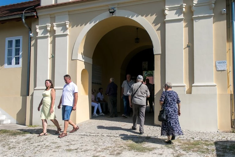 Furta klasztoru otwarta. Tłumy na odpuście u kamedułów w Bieniszewie