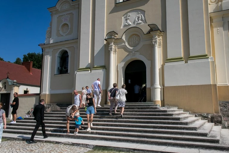 Furta klasztoru otwarta. Tłumy na odpuście u kamedułów w Bieniszewie