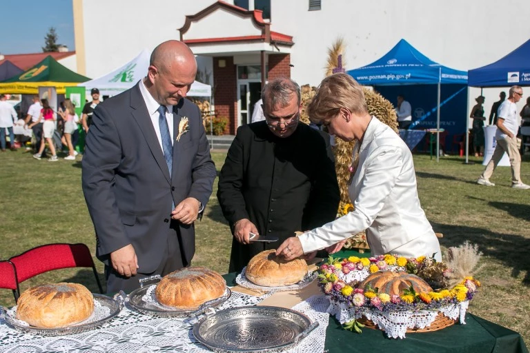 Plon niesiemy, plon. Świętowali rolnicy z całego powiatu konińskiego