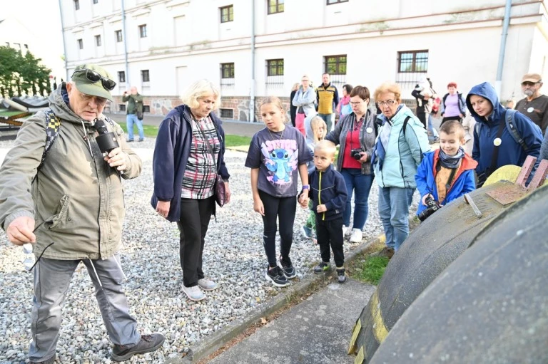 40 OdSłoń Gosława. Turyści wędrowali śladami słonia leśnego