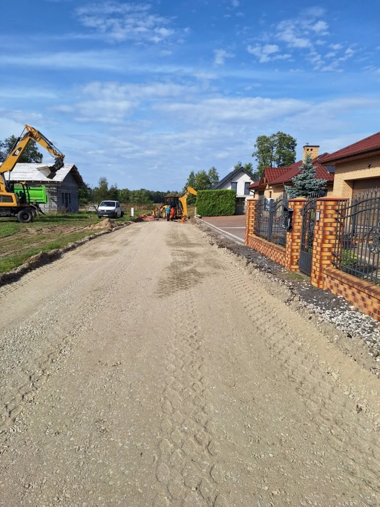 Rzgów. Przebudują dziesięć odcinków dróg gminnych. Prace już ruszyły