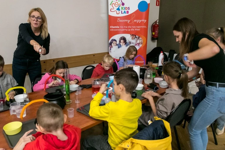 Kleczew. Najmłodsi uczyli się o ekologii. Była żywa sowa, planetarium i teatr