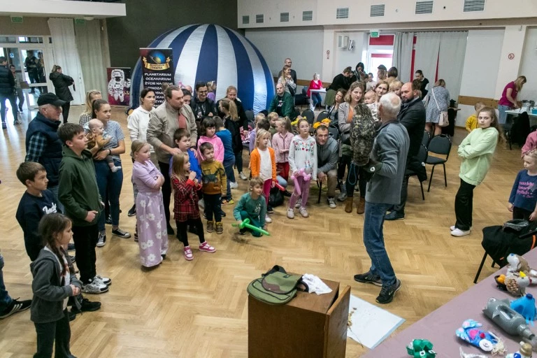 Kleczew. Najmłodsi uczyli się o ekologii. Była żywa sowa, planetarium i teatr