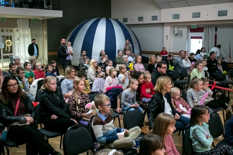 Kleczew. Najmłodsi uczyli się o ekologii. Była żywa sowa, planetarium i teatr