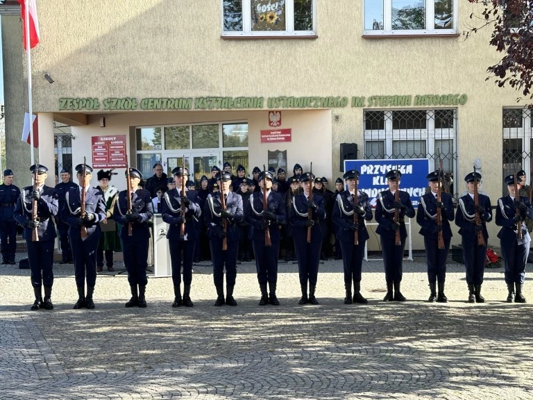 Uczą szacunku do munduru. Ślubowanie w Zespole Szkół CKU w Koninie