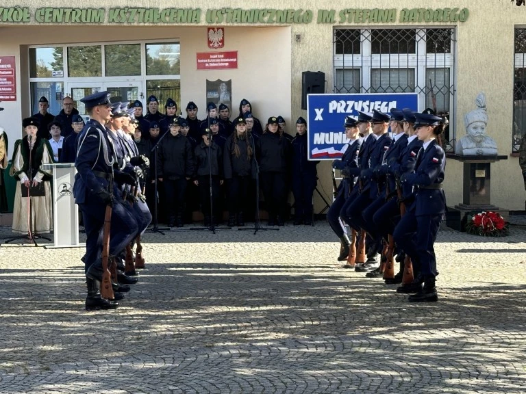 Uczą szacunku do munduru. Ślubowanie w Zespole Szkół CKU w Koninie