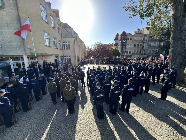 Uczą szacunku do munduru. Ślubowanie w Zespole Szkół CKU w Koninie