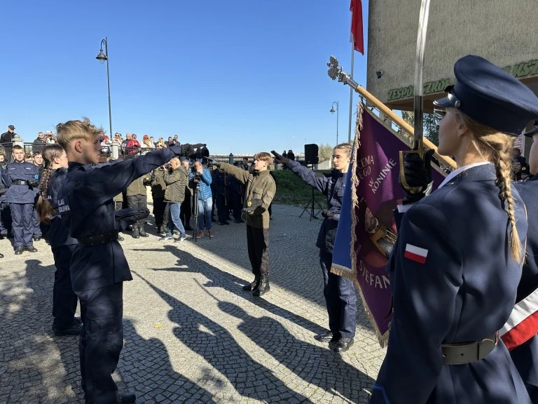 Uczą szacunku do munduru. Ślubowanie w Zespole Szkół CKU w Koninie