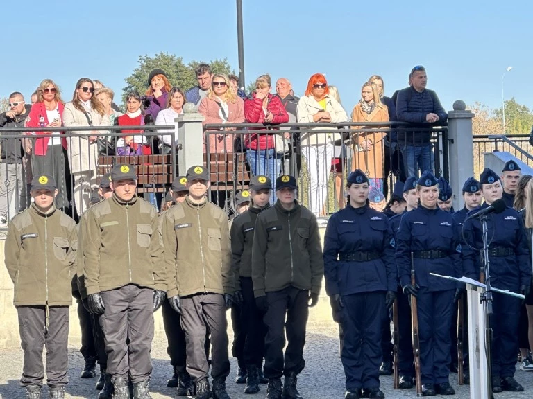 Uczą szacunku do munduru. Ślubowanie w Zespole Szkół CKU w Koninie