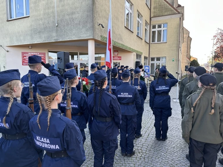 Uczą szacunku do munduru. Ślubowanie w Zespole Szkół CKU w Koninie